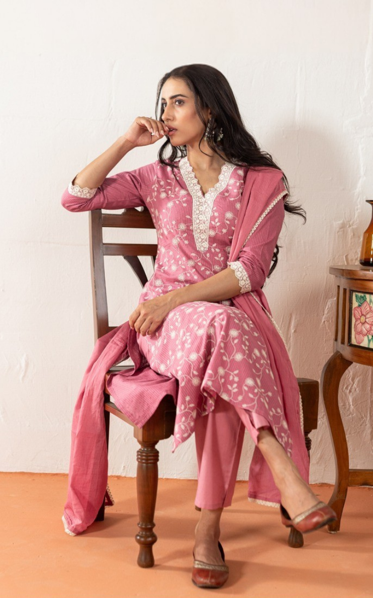 Vintage Rose Charm Kurta Set
