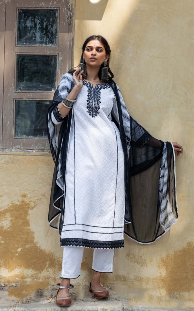 Noir Echo Kurta Set