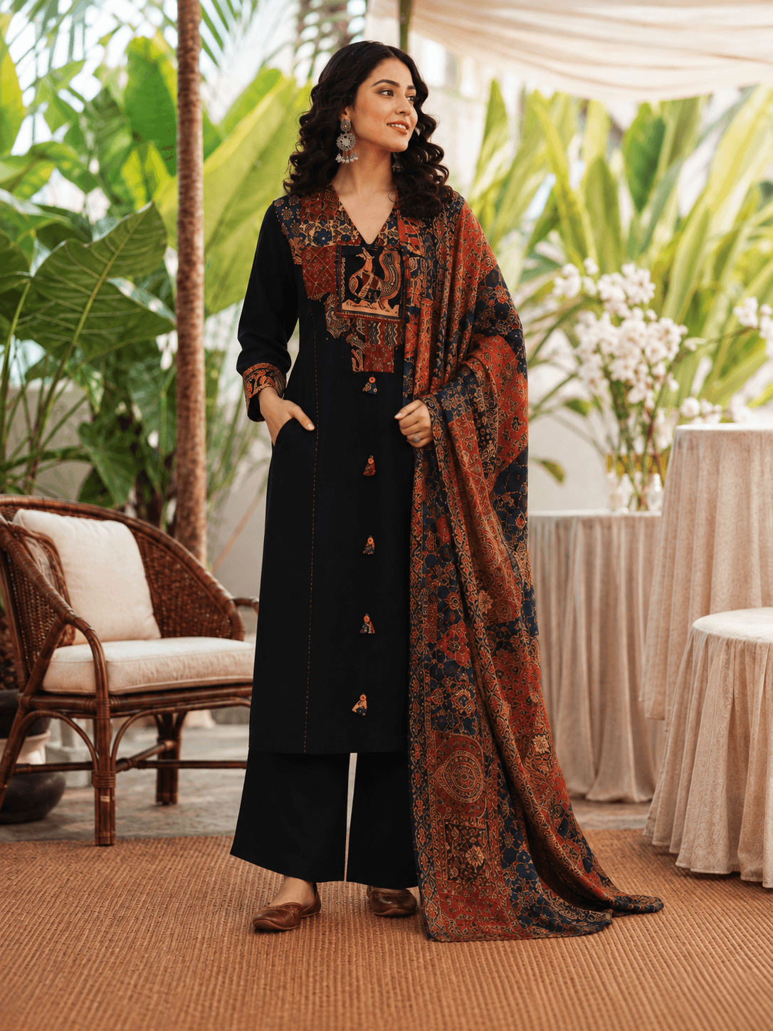 Noir Heritage Dupatta Set