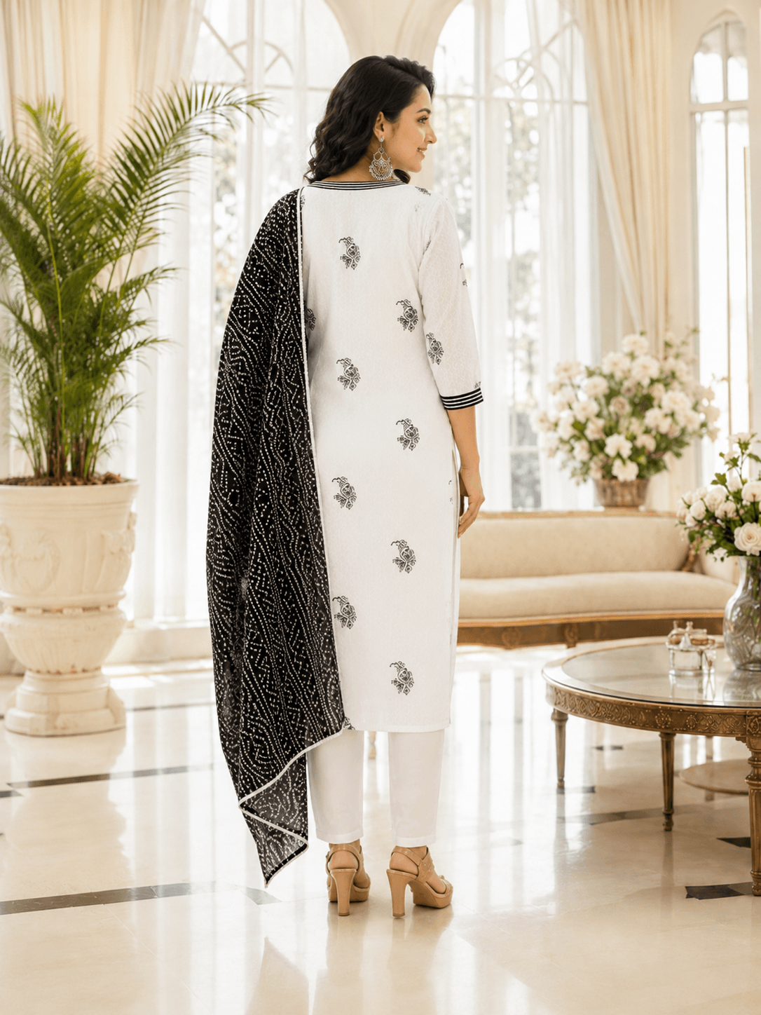 Classic Noir Bloom Dupatta Set