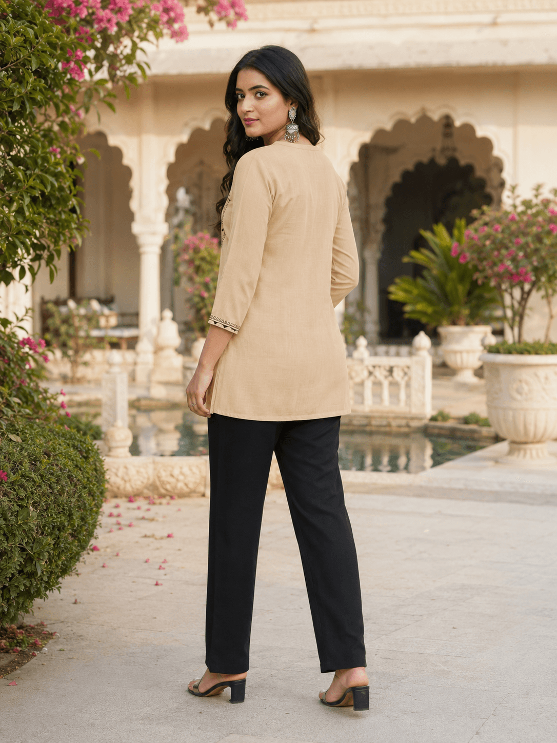 Sandstone Classic Top